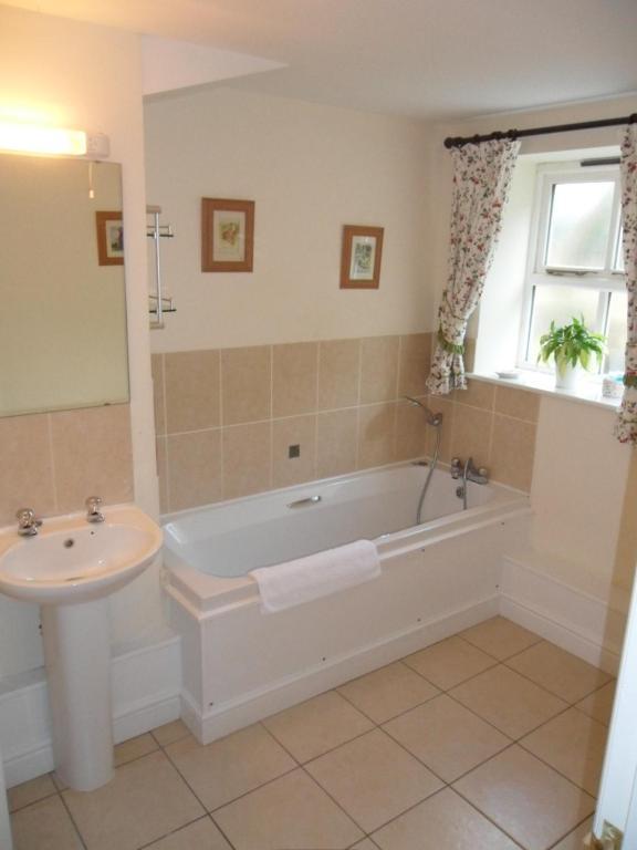 Detling Coachhouse Bed & Breakfast Maidstone Exterior photo