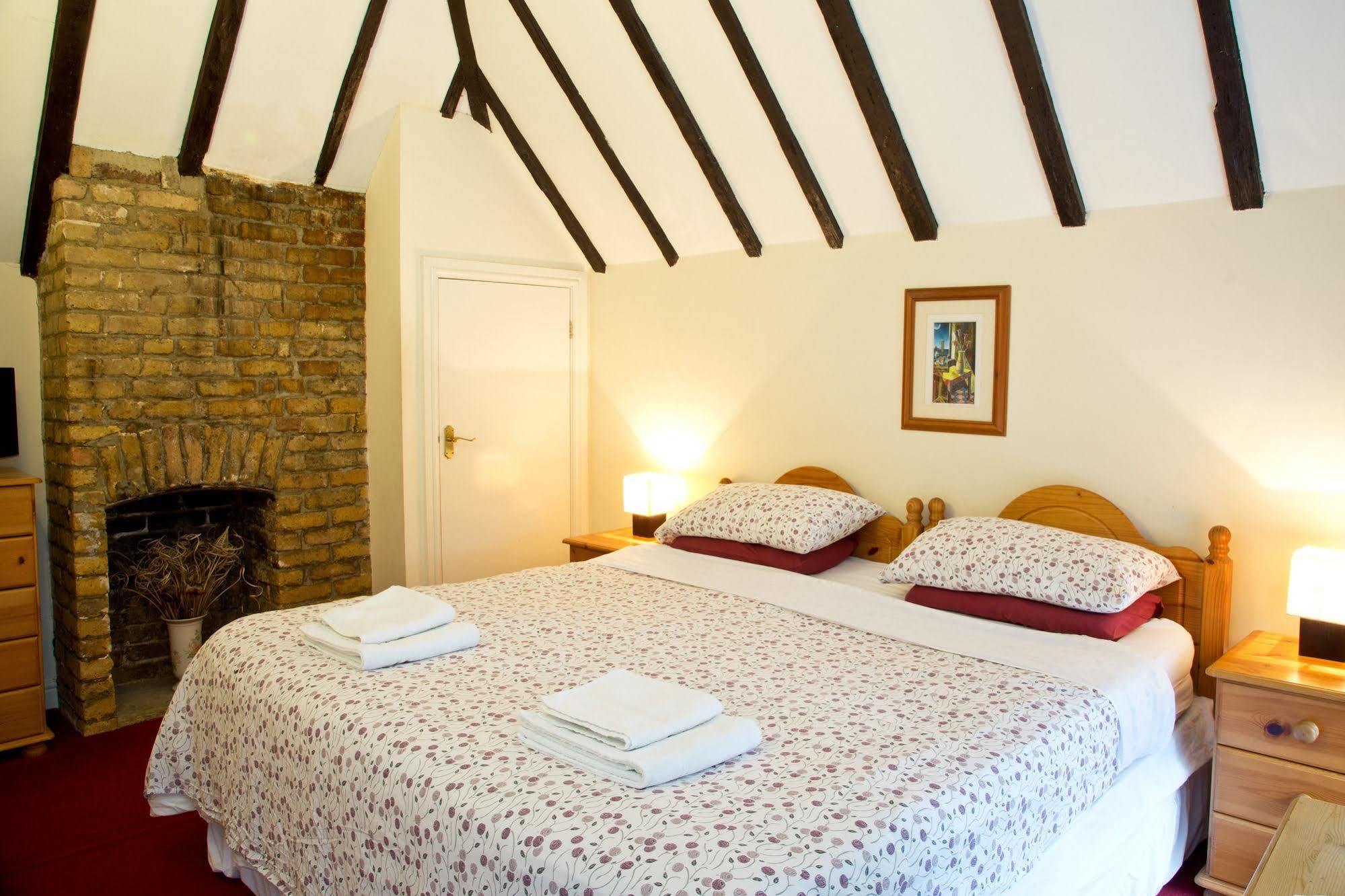 Detling Coachhouse Bed & Breakfast Maidstone Exterior photo