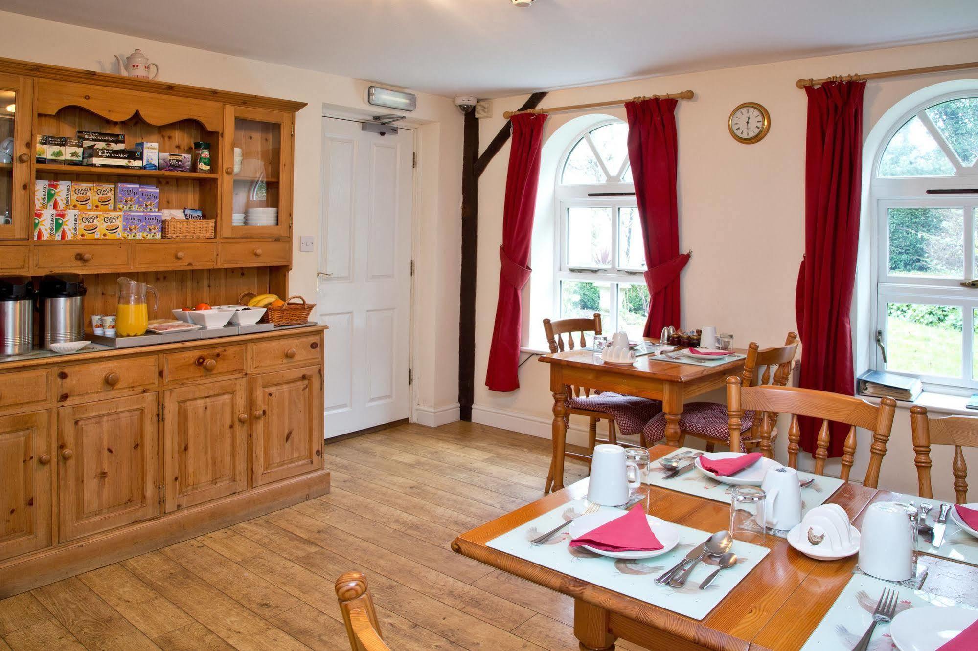 Detling Coachhouse Bed & Breakfast Maidstone Exterior photo